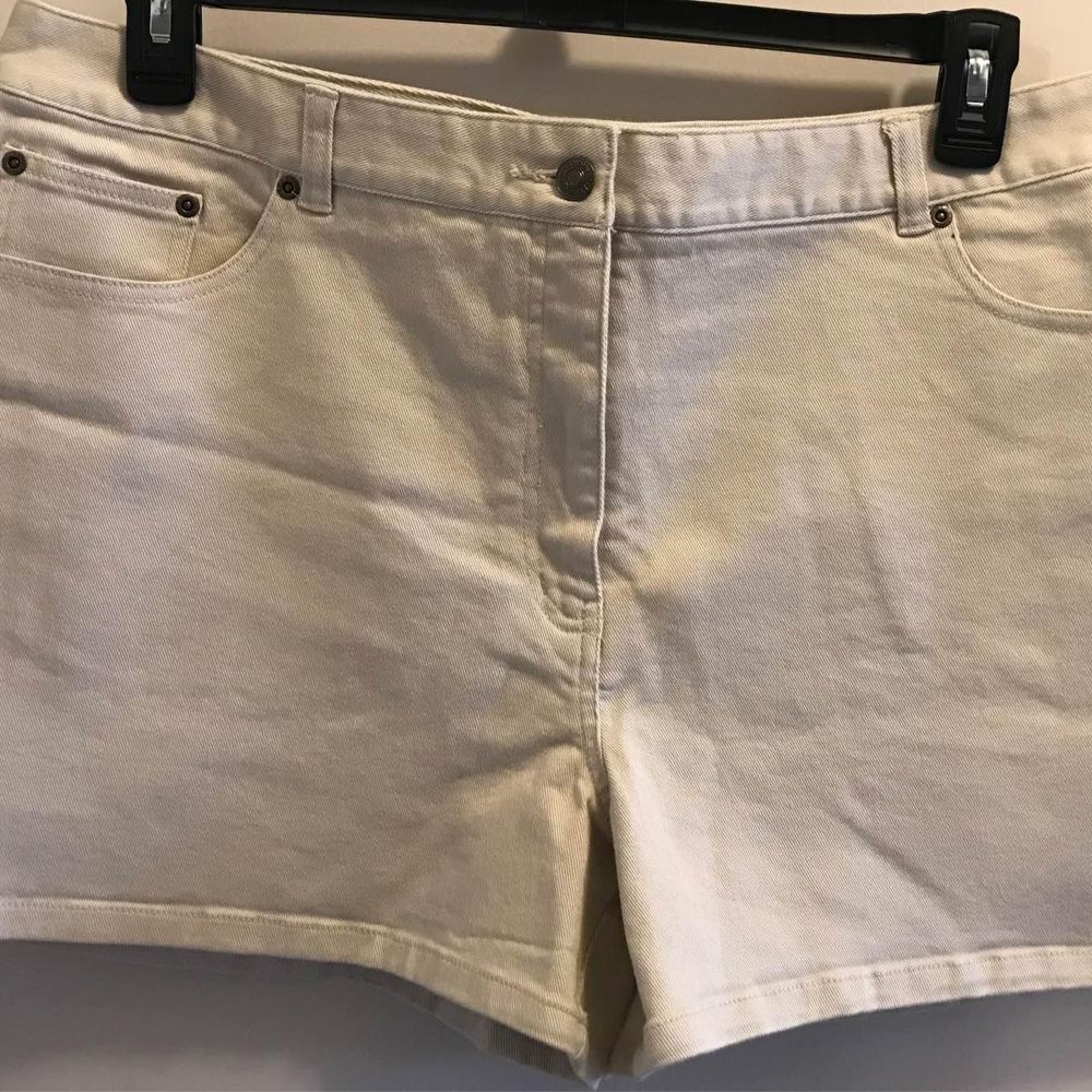 Women’s Size 20 Jeanology Beige Shorts New With Tag
